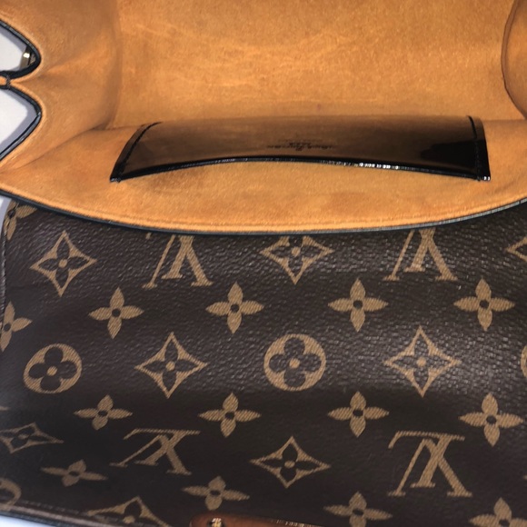 Like new LOUIS VUITTON Vernis Epi Monogram Wynwood - Picture 5 of 13